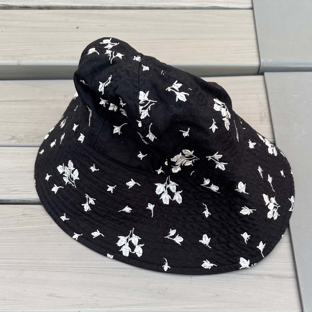 ERDEM Black Bucket Hat with White Floral Embroidery for Kids